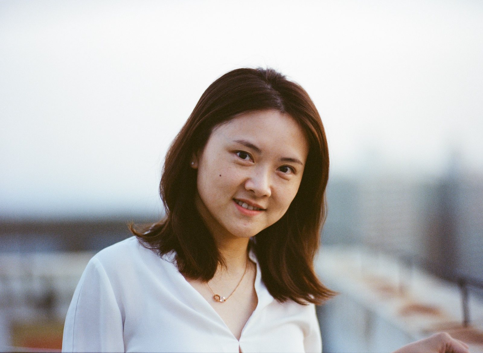 妈妈在天台上微笑